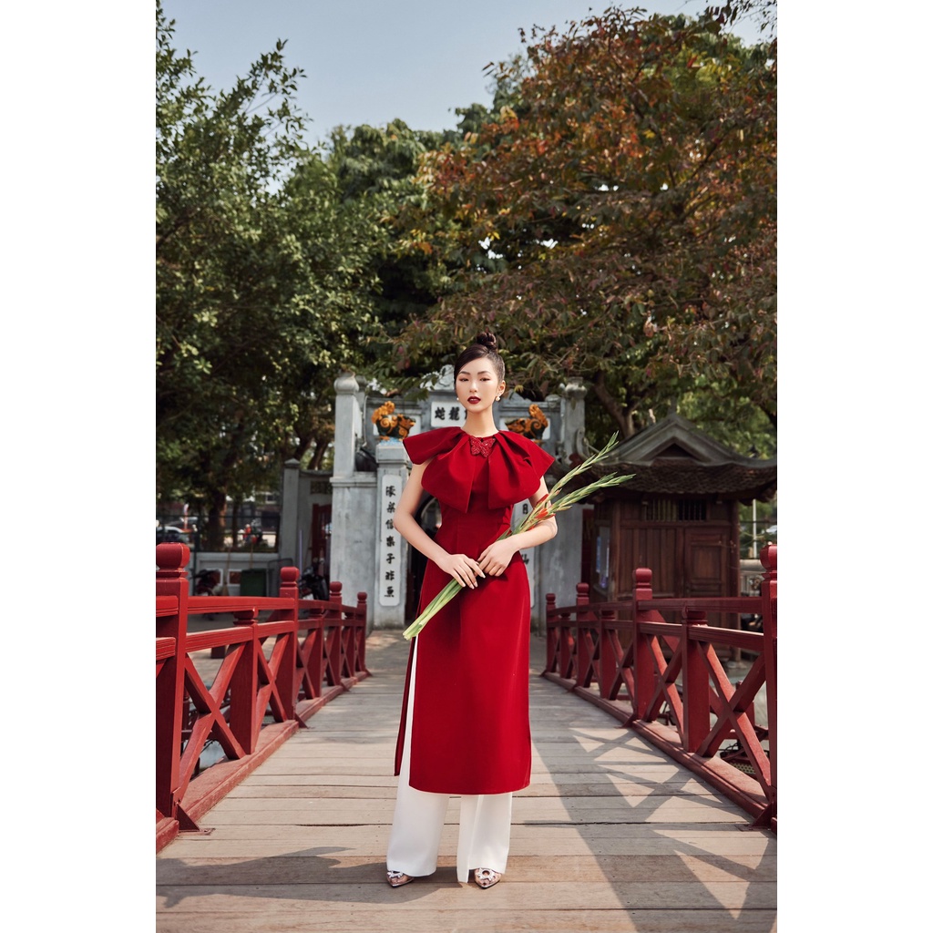 Áo dài truyền thống nhung đỏ HUONG BOUTIQUE HBAD24 phối bèo ngực, cài bướm ngọc