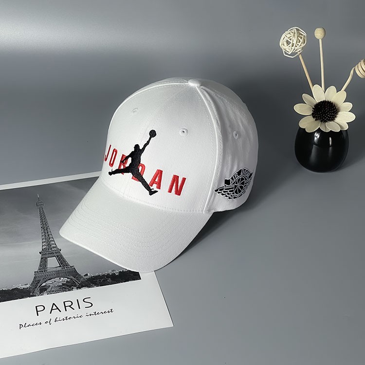 Mũ JORDAN trắng lưỡi trai, nón JORDAN trắng logo đen, hàng thiết kế xuất khẩu,dành cho mọi lứa tuổi cả nam và nữ.