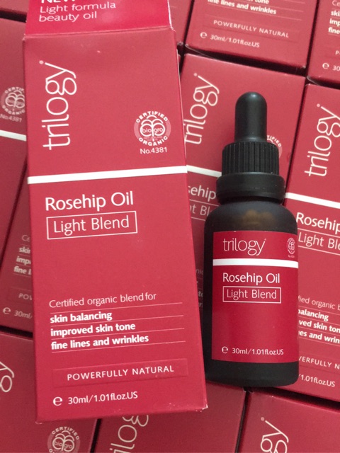 Tinh dầu Trilogy Rosehip Oil Light Blend 30ml