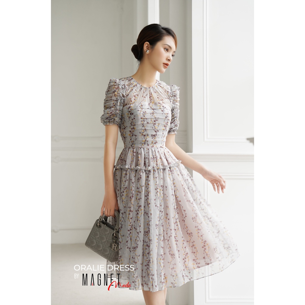 Oralie Dress - Đầm tơ hoa thời trang MAGNET thiết kế xếp ly cổ tròn tay bèo nhúm