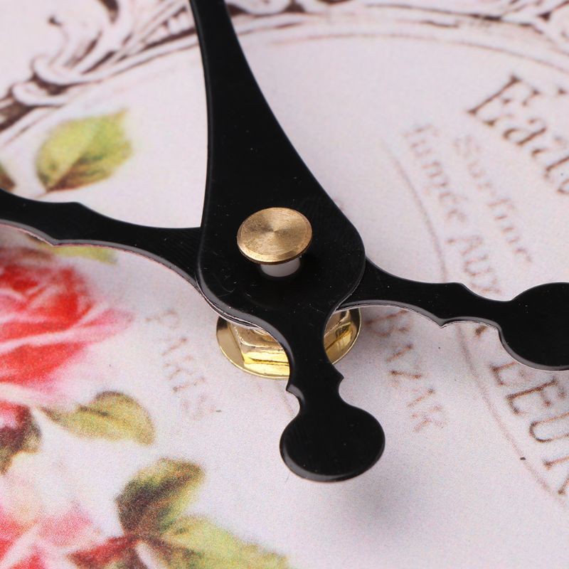 Đồng hồ treo tường kiểu dáng cổ điển xinh xắn