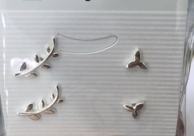 Khuyên tai cành lá oliu ôm vành tai bạc ta