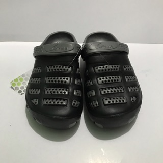 Dép bít đầu Nam