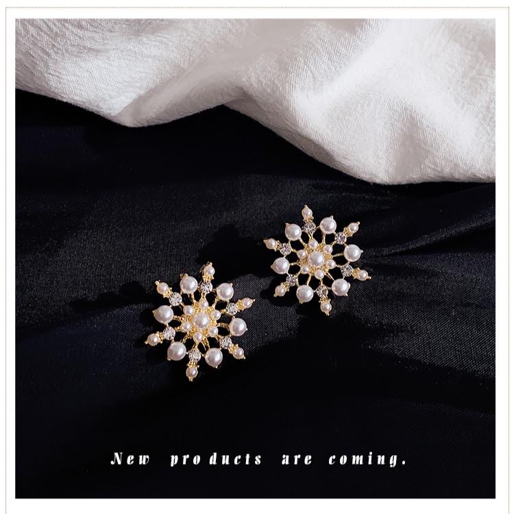 Newsnowflakepearldelicaterings