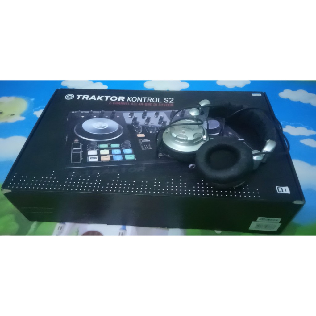 Bàn DJ giá rẻ TRAKTOR KONTROL S2 + tai nghe DJ chuyên dụng