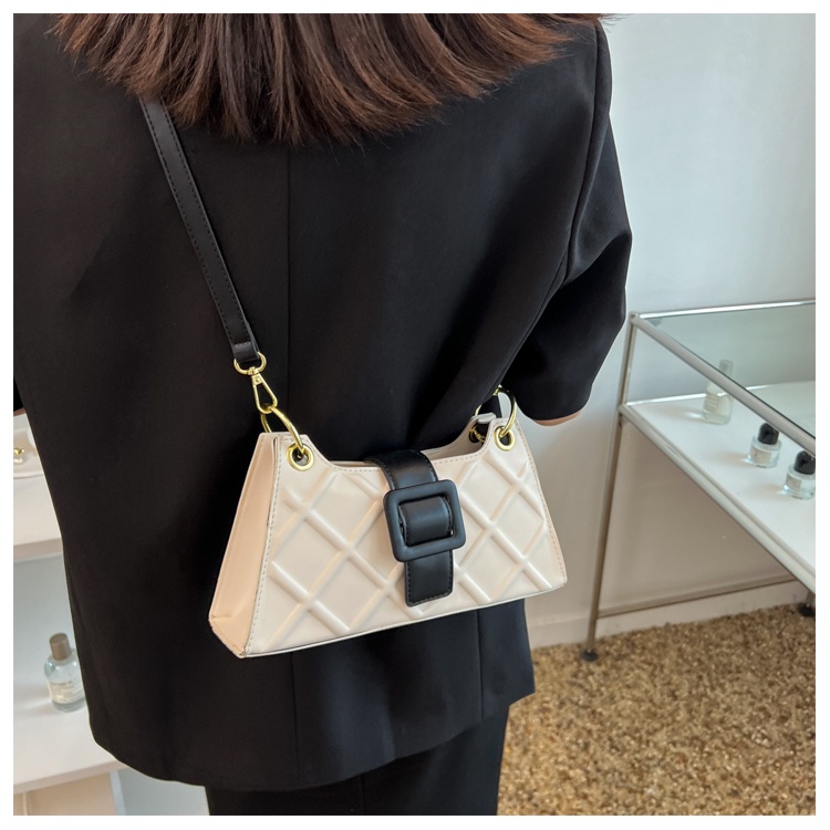 Túi đeo dưới cánh tay IELGY họa tiết hình thoi dễ phối đồ thời trang dành cho nữ