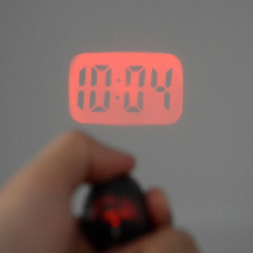 Đồng hồ đèn LED mini chiếu tường móc khoá