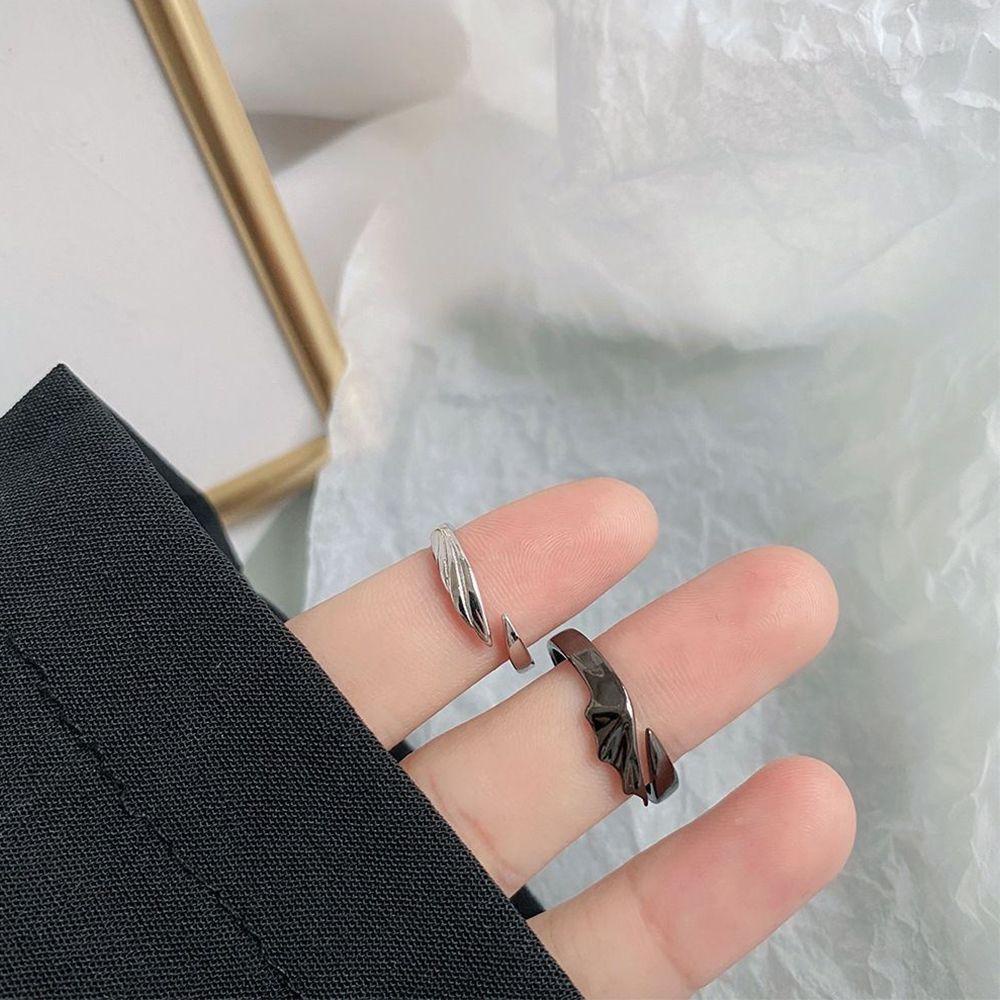 Nhẫn Đôi Hình Cánh Thiên Thần Bằng Kim Loại Sang Trọng