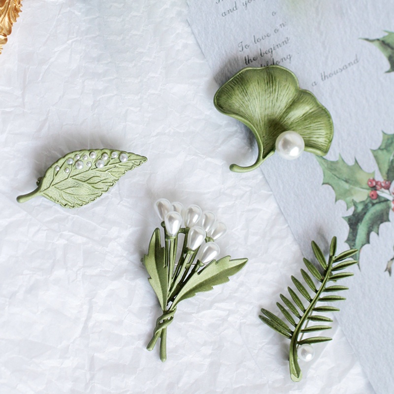 Trâm Cài Áo Hình Cây Xanh Đính Ngọc Trai Sang Trọng