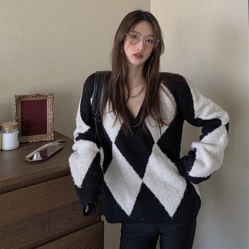 Áo sweater màu trắng đen phong cách retro Hong Kong thời trang cho nữ 2021