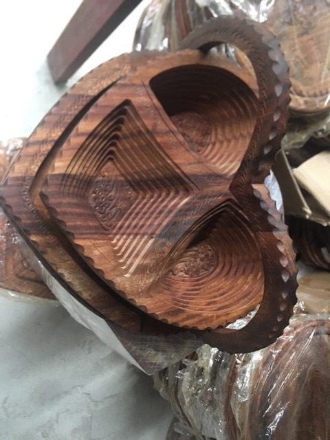 Giỏ gỗ xếp thần kỳ đựng bánh mứt, hoa quả sang trọng, độc lạ, khi xếp lại gọn gàng như tấm thớt tròn