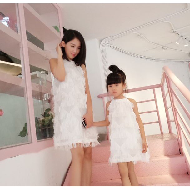 Đồ Đôi Mẹ Và Bé Đầm Voan Xếp Tầng Lông Tua Rua Nhẹ Nhàng Tinh Tế