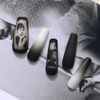 Sticker 3D - Hình dán móng Audrey Hepburn cô gái