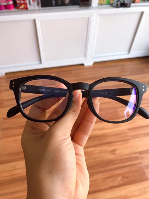 Kính chống UV Uniqlo | BigBuy360 - bigbuy360.vn