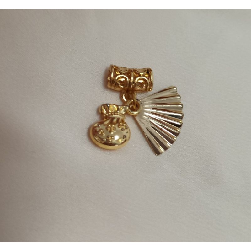 Charm quạt tài lộc may mắn vào gia chủ mic vòng cao cấp không đen không bay màu