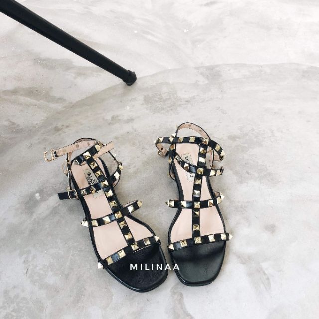 Sandal nút đinh dáng bệt