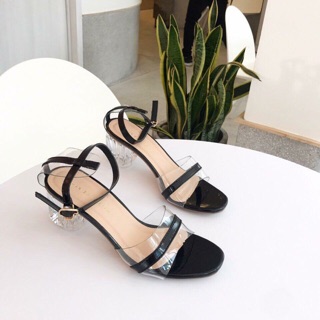 Sandal quai trong