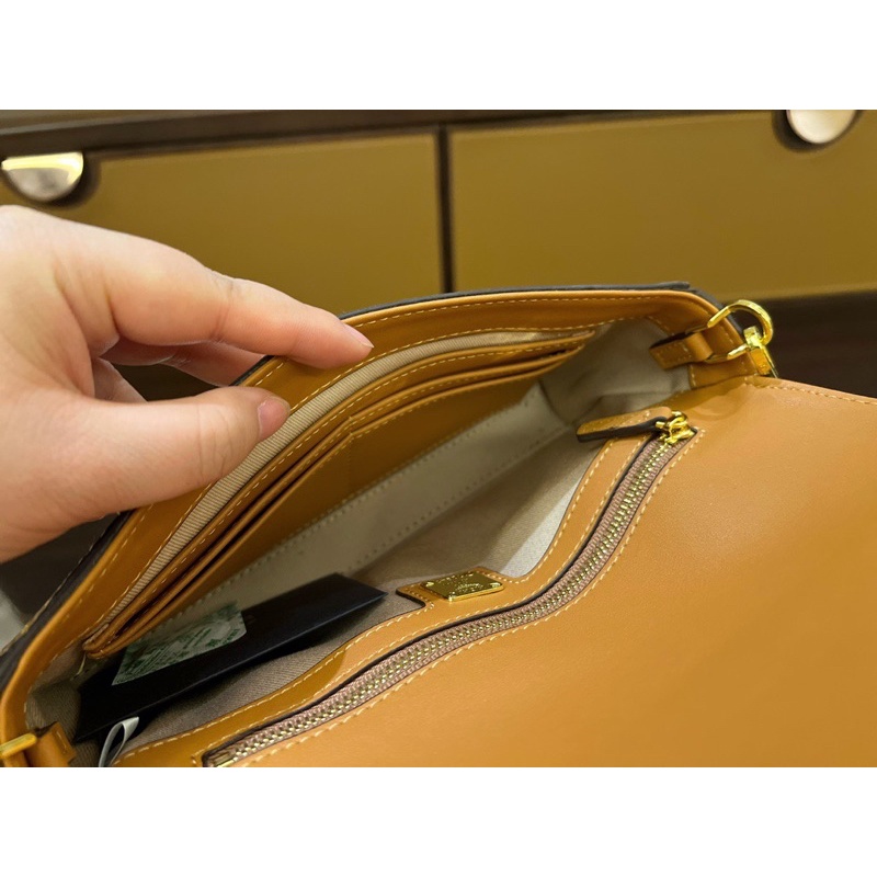 Túi đeo chéo nữ thương hiệu MCM size 23 da thật cao cấp