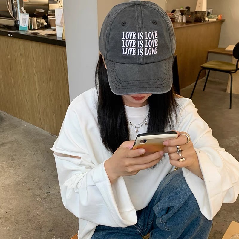 Mũ lưỡi trai Mg STUDIO họa tiết chữ LOVE IS LOVE