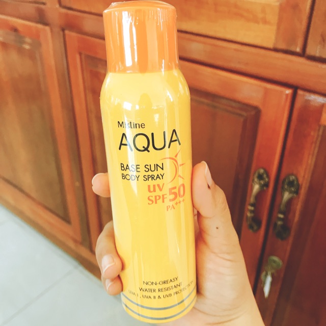 KEM CHỐNG NẮNG KIÊM MAKEUP BODY DẠNG XỊT AQUA của MISTINE