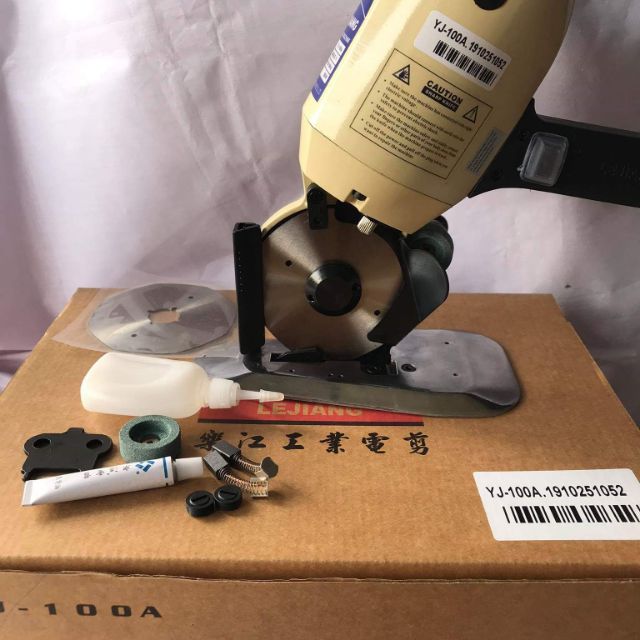 Máy cắt vải cầm tay Lejiang YJ-100
Model: YJ-100
Hãng sản Xuất: Lejiang
Bảo hành 6 tháng