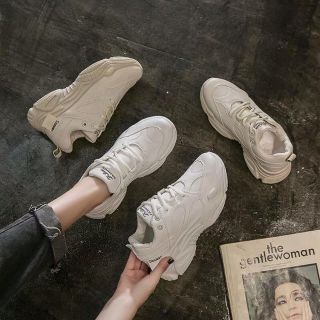 Giày thể thao cho cả nam và nữ