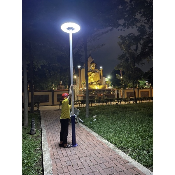 Đèn năng lượng mặt trời UFO 1000W kim cương full led siêu sáng liên tục 12 tiếng