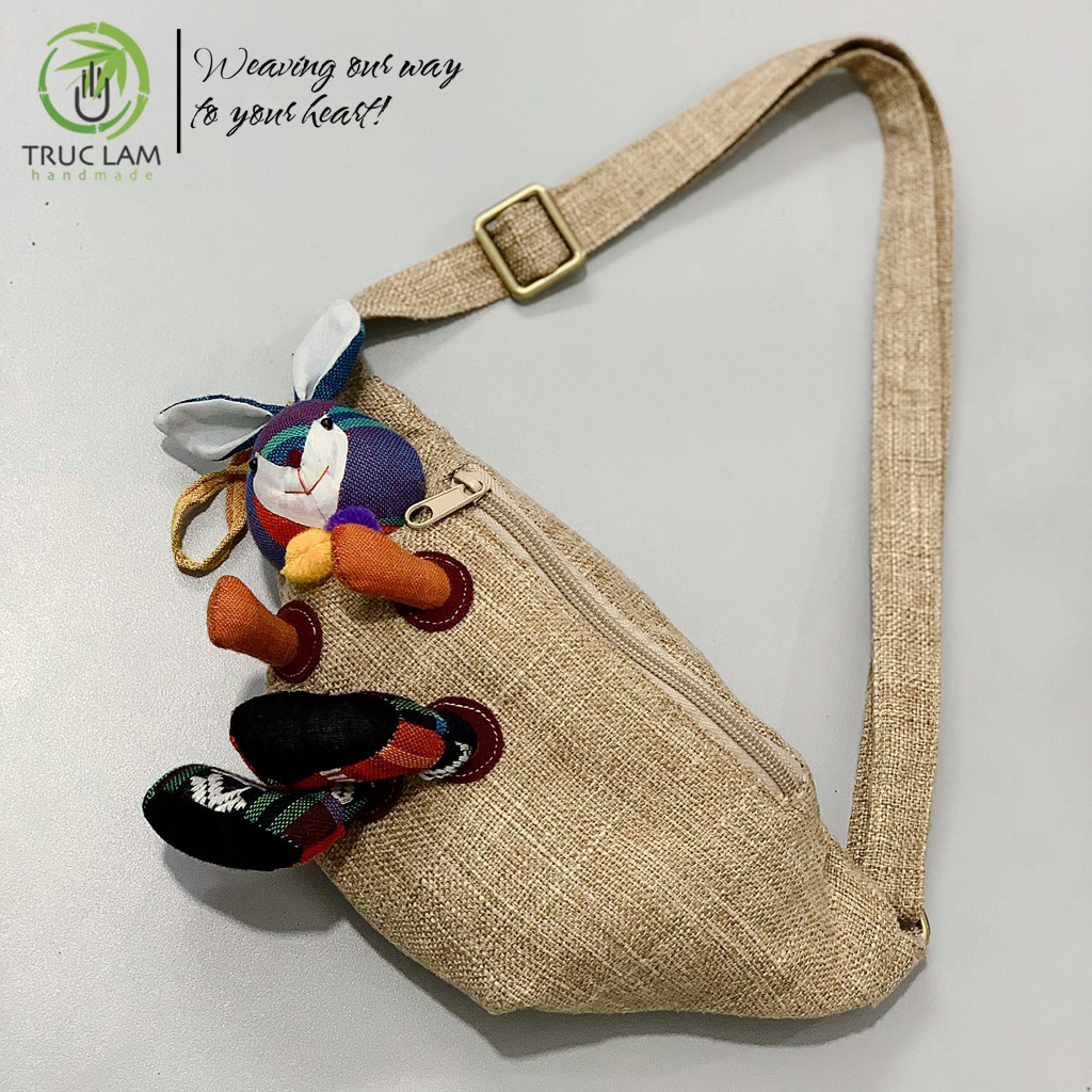 Túi Bao Tử Đeo Chéo Vải Gai Gắn Thú Nhồi Bông Ngộ Nghĩnh  - Trúc Lâm Handmade