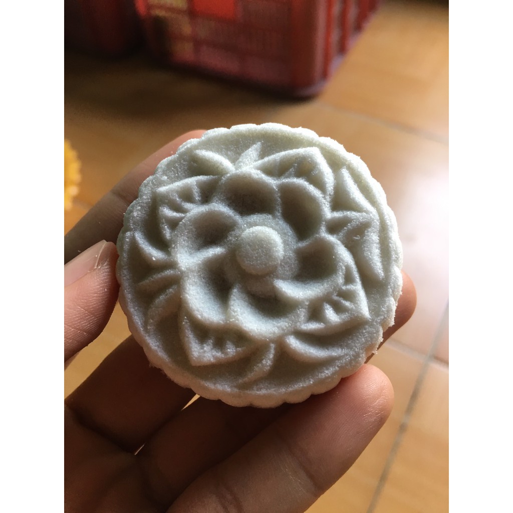 Bánh in bột nếp nhân dừa non