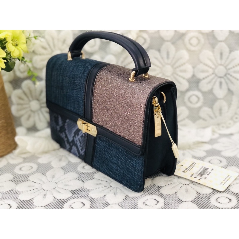 Túi Bandolini trưng bày