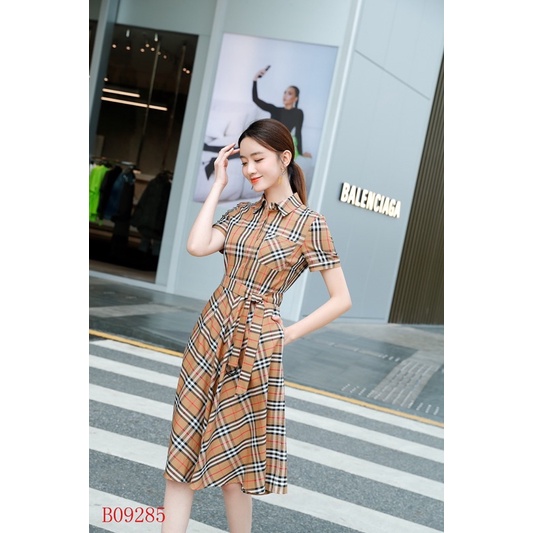 Đầm sơ mi dáng xoè tay ngắn họa tiết kẻ thương hiệu Burberry BBR cao cấp mẫu 2022