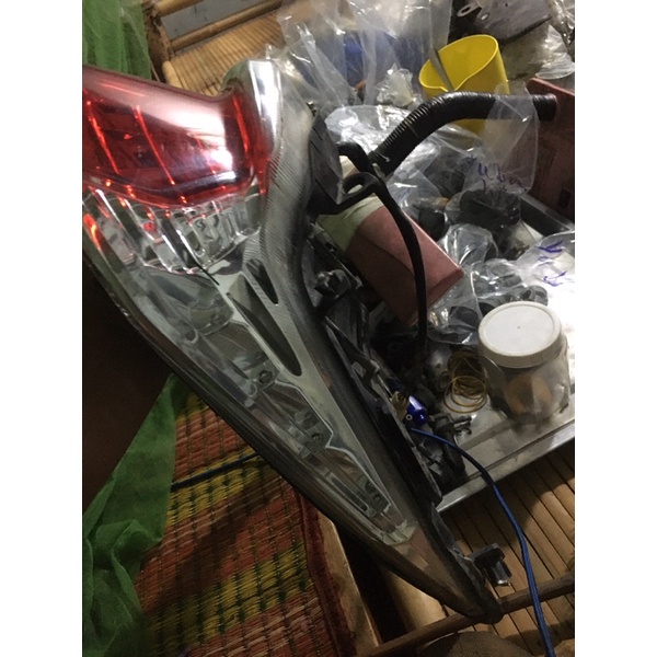 Pha đèn sau atila victory