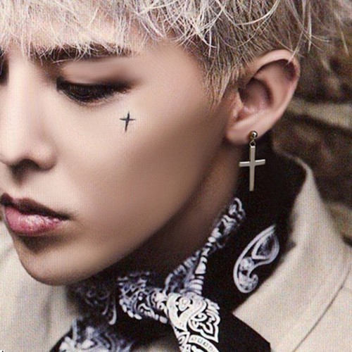 Bông Tai Nam Thánh Giá Tòn Ten Titan Ko Rỉ TT 2344