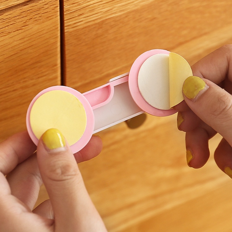 Khóa Cửa Tủ / Tủ Lạnh / Ngăn Kéo Bảo Vệ An Toàn Cho Bé Chống Kẹp Tay Đa Năng