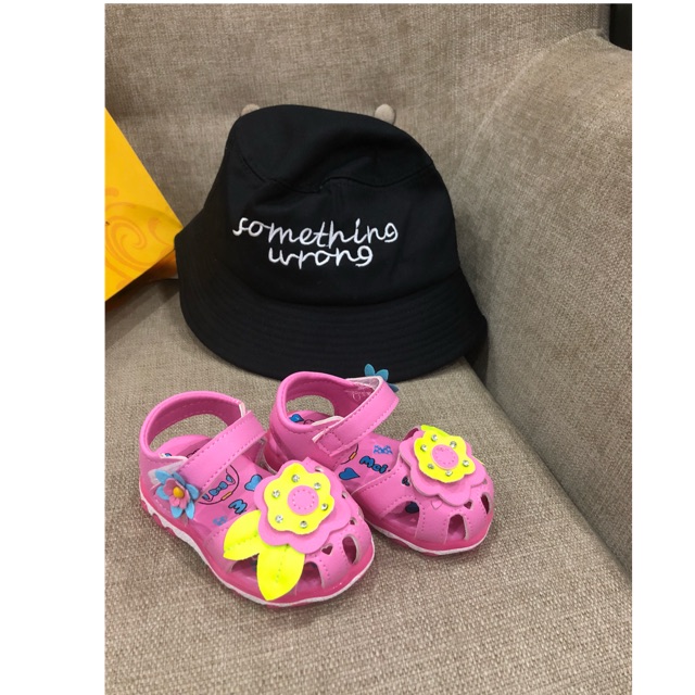 Dép bé gái size nhí