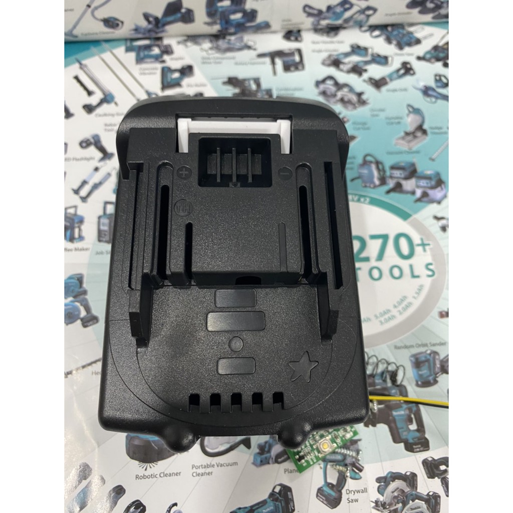 Vỏ Makita 4s 14.4v sạc adapter. Có báo pin, tem đáy như zin. BN.