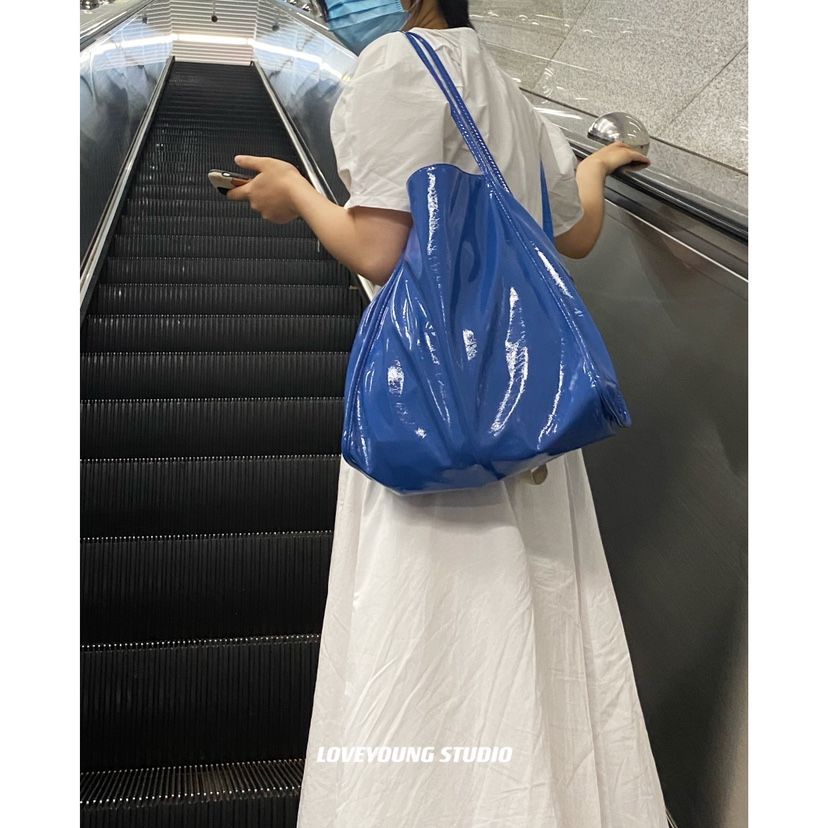 Túi tote Đeo Vai Bằng Da Bóng Màu Xanh Dương Sức Chứa Lớn Đa Năng