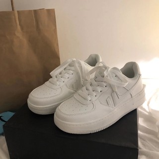 giày sneaker trắng