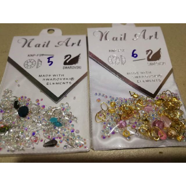 Túi đá kim loại mix hình mix đá đa dạng các màu sắc... Giúp trag trí móng nail kiểu gì cũng đẹp. Mẫu mới 2018