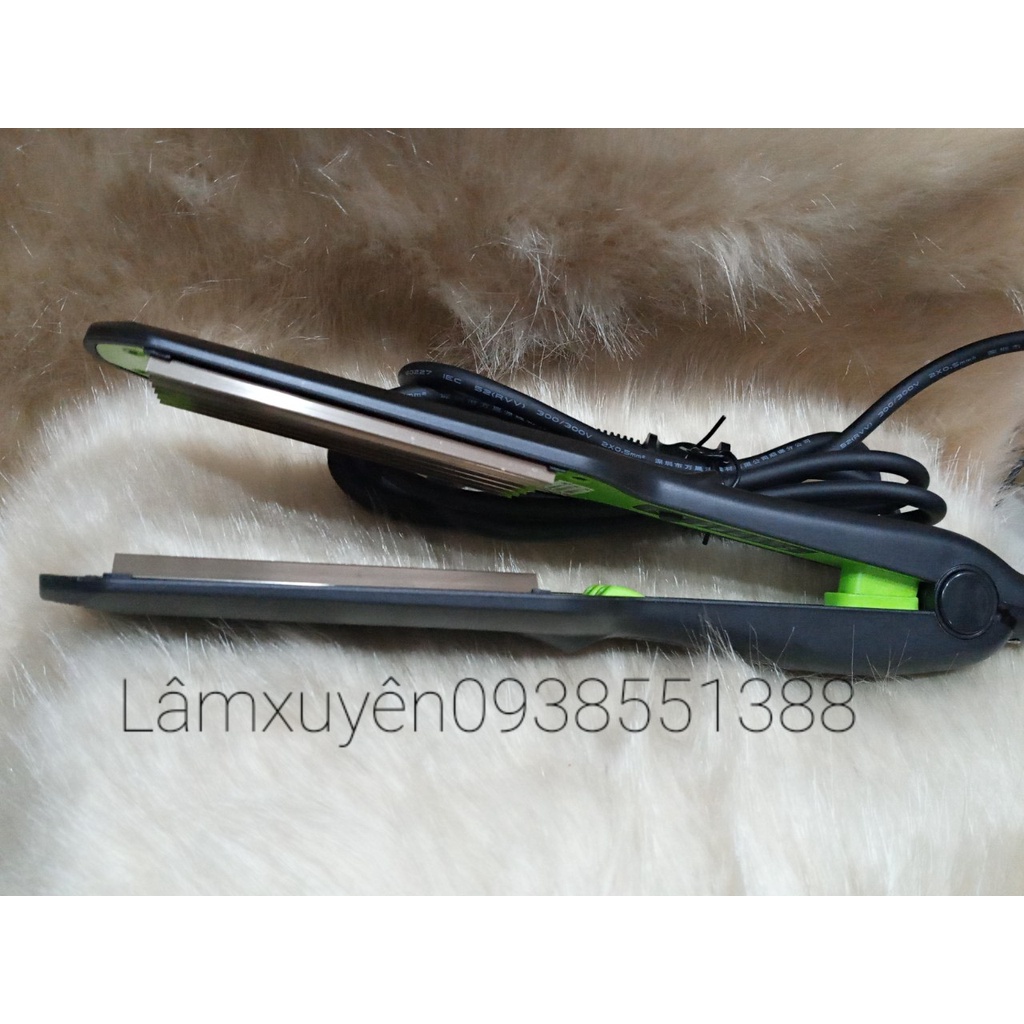 Máy bấm tóc CF-108 bấm tóc xù đẹp,mềm bóng đẹp với chất liệu thép titan giúp Máy bấm êm, nhanh, không rít tóc.