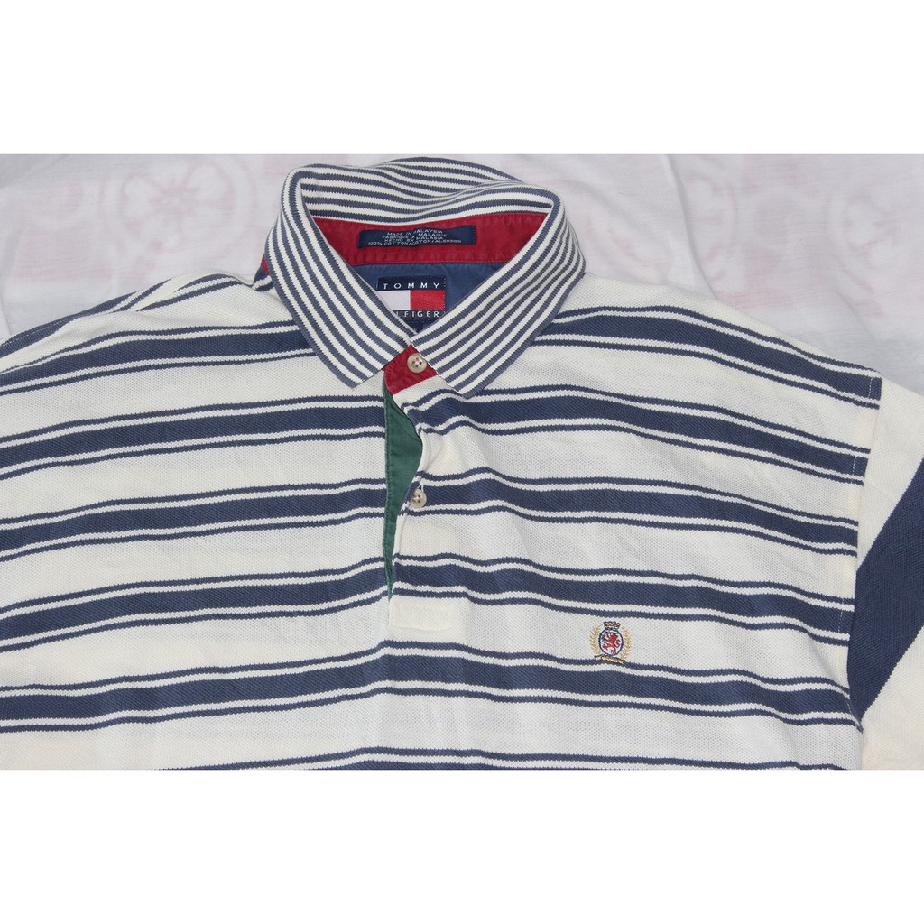 Áo thun nam có cổ hiệu Tommy Hilfiger sọc trắng xanh đã qua sử dụng