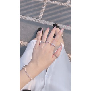 Nhẫn đá vương miện bạc ta