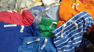 Quần short Old navy  hè cho bé trai bán set 5c .