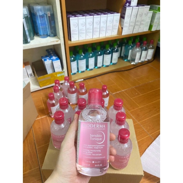 Toner Bioderma hồng xoa dịu làn da nhạy cảm