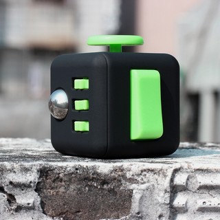 Fidget Cube: thiết bị giúp tập trung làm việc