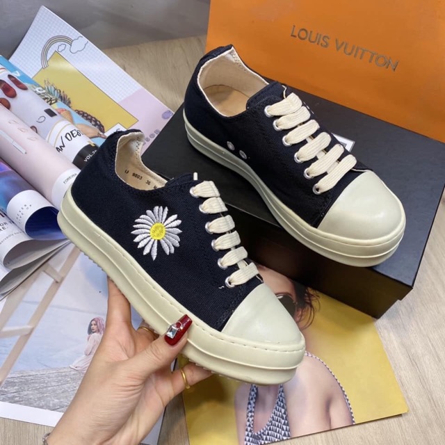 (Video Thật) Giầy nữ sneaker rick hoa cúc trắng đế thơm (box vs bill) | BigBuy360 - bigbuy360.vn