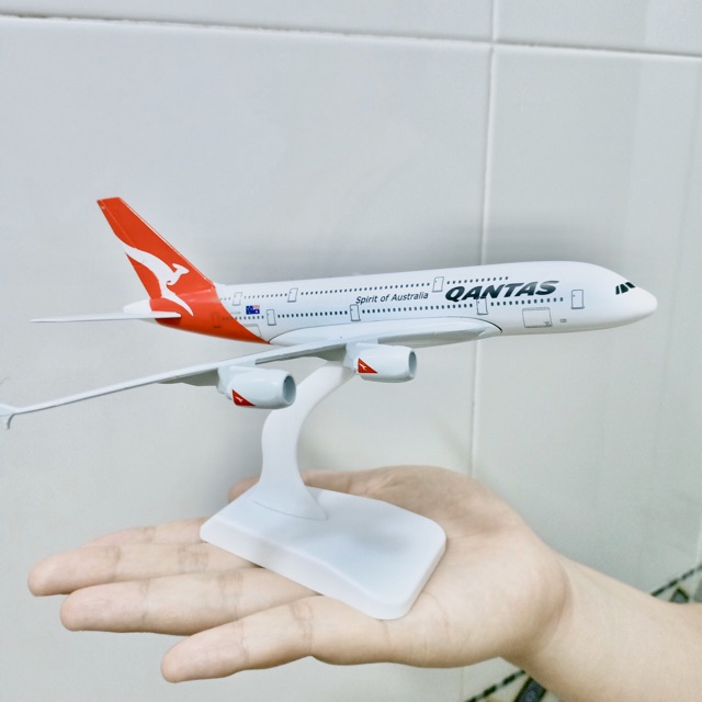 ⚡️ Mô hình máy bay 20cm kim loại hãng QANTAS AIRLINE + Đế chưng bày đẹp