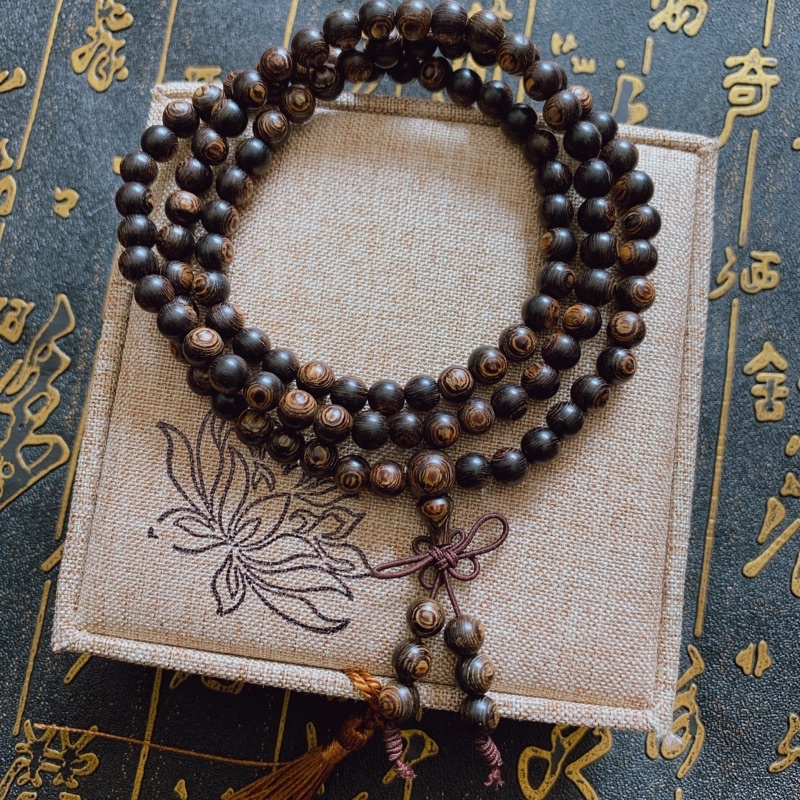 Chuỗi vòng tay Trầm Hương sánh chìm 108 hạt hàng đẹp