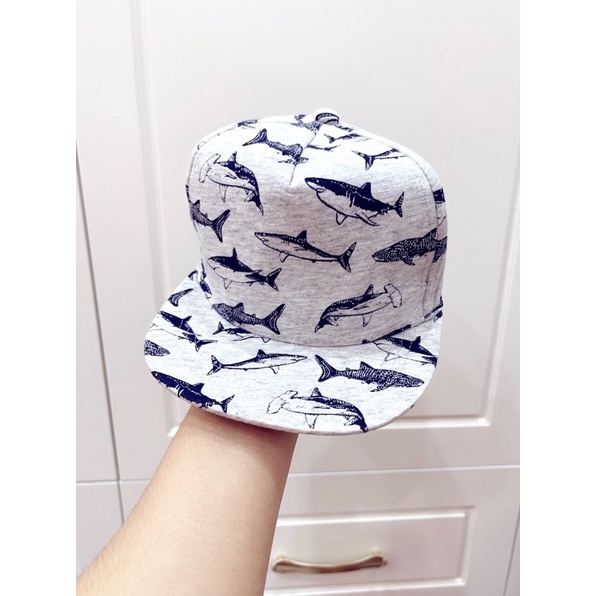 Mũ lưỡi trai HM dư xịn họa tiết cá heo