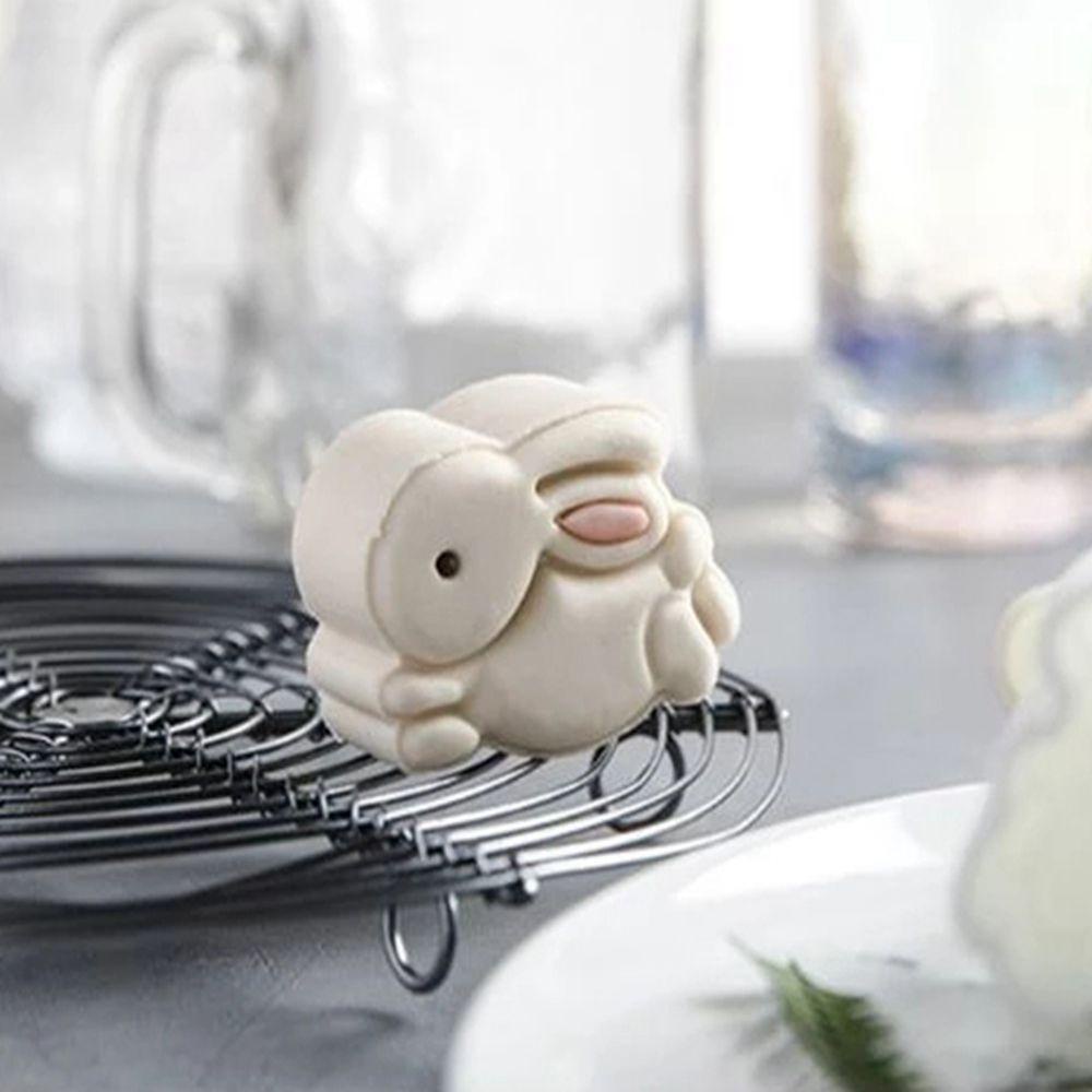 Khuôn Làm Bánh Trung Thu Hình Thỏ 3D Dễ Thương